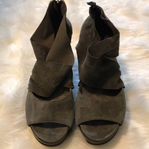 Eileen Fisher Gray Suede Wedge size 9